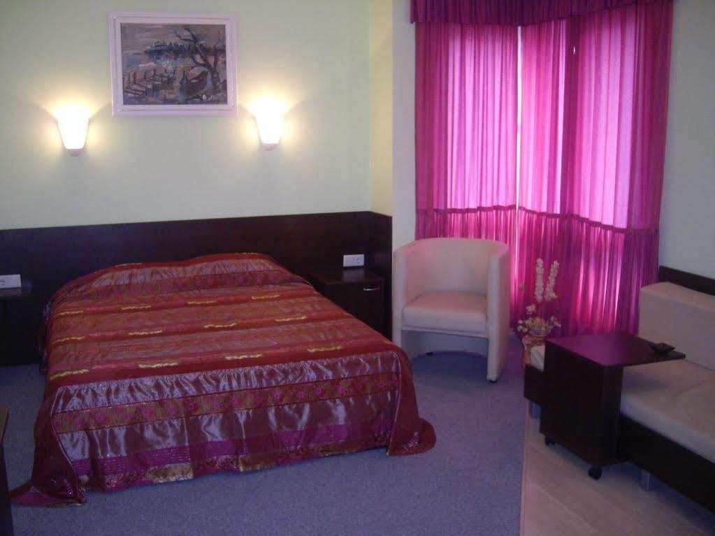 Family Hotel Avramov Vidin Exterior foto